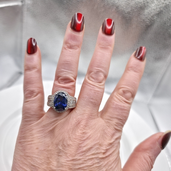Gorgeous Designer Blue Sapphire White Topaz Simulant Ring - Picture 8 of 8